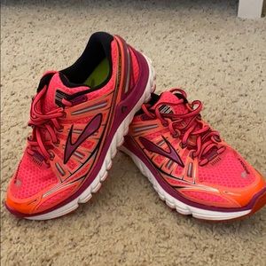 Brooks Transcend Diva Pink Running shoe